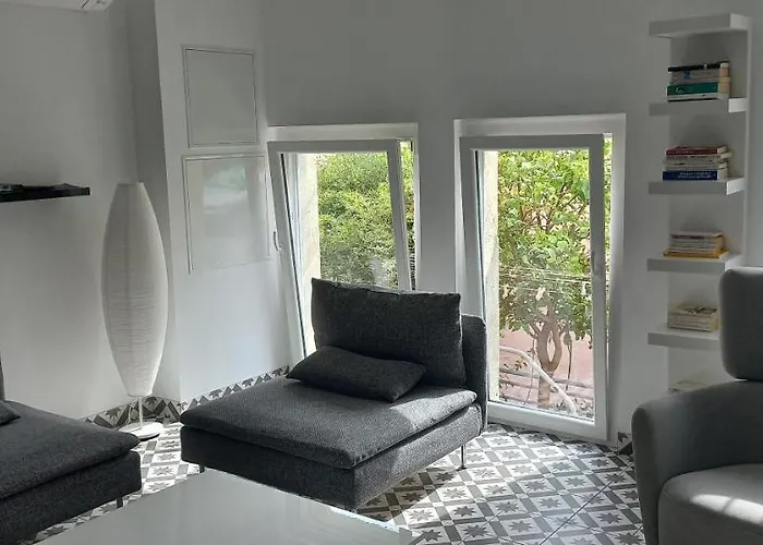 Villa A La *